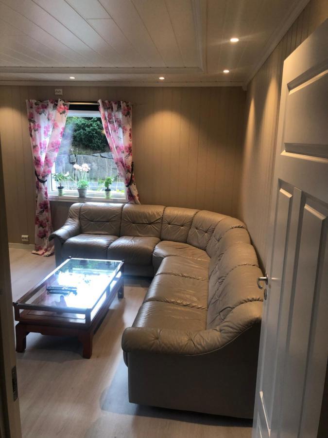 Den gule huset Appartement Lyngdal Buitenkant foto